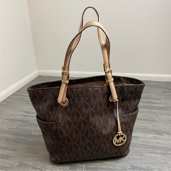 Michael Kors East West Jet Set Tote Signature Monogram Bag - Picture 1 of 17